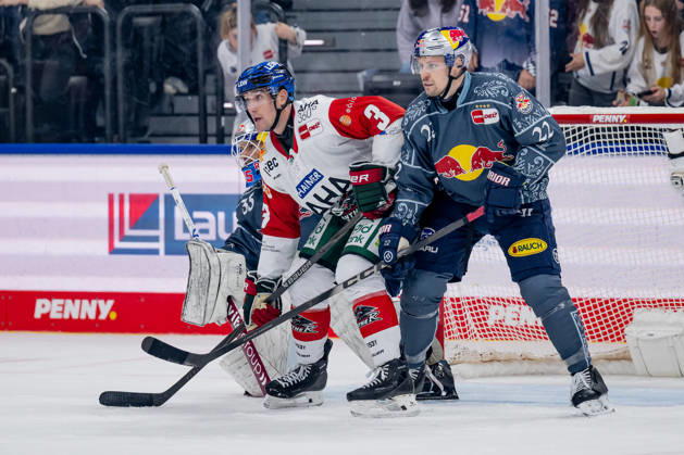 Ville Pokka, EHC Red Bull Munich (No. 22), defends against Alec McCrea of the Augsburger Panther (No. 03) in front of the net of Mathias Niederberger, goaltender for EHC Red Bull Munich (No. 35), GER, EHC Red Bull Munich vs. Augsburger Panther, DEL, 2026–2027 season, Matchday 6, October 4, 2026. Photo by HMB Media, Heike Feiner Copyright: HMBxMedia HeikexFeiner