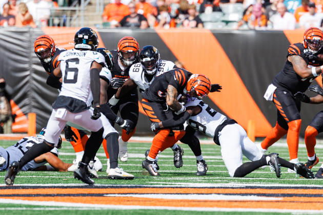 Oct 4, 2026; Cincinnati, OH, USA; Cincinnati Bengals running back Samaje Perine (34) runs with the ball during NFL, American Football Herren, USA game action against the Jacksonville Jaguars at Paycor Stadium. Mandatory Credit: -Cal Media NFL 2026: Jaguars Vs Bengals OCT 04  - ZUMAc04_ 20261004_zma_c04_605 Copyright: xJohnxMersitsx