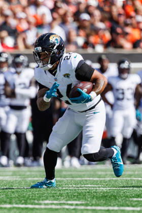 Oct 4, 2026; Cincinnati, OH, USA; Jacksonville Jaguars running back Chris Rodriguez Jr. (24) runs with the ball during NFL, American Football Herren, USA game action against the Cincinnati Bengals at Paycor Stadium. Mandatory Credit: -Cal Media - ZUMAc04_ 20261004_zma_c04_601 Copyright: xJohnxMersitsx