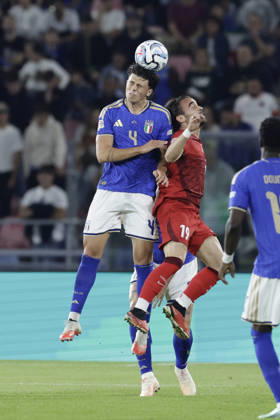 UEFA Nations League football match Italy vs Turkey Alessandro Romano of Italy challenges for the ball with Yunus Akgun of Turkiye During UEFA Nations League football match (League A, Group A1) between Italy vs Turkey at the Renato Dall Ara stadium in Bologna on October 05, 2026. _BPH1837 Copyright: xAntonioxBalascox