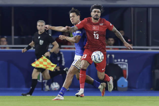 UEFA Nations League football match Italy vs Turkey Antonio Vergara of Italy challenges for the ball with Eren Elmal of Turkiye during UEFA Nations League football match (League A, Group A1) between Italy vs Turkey at the Renato Dall Ara stadium in Bologna on October 05, 2026. _BPH2247 Copyright: xAntonioxBalascox