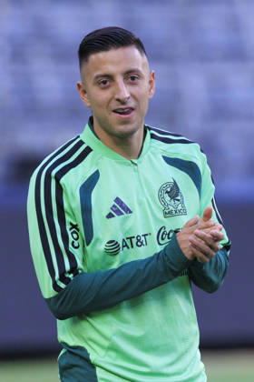 October 5, 2026, Los Angeles, California, USA: Roberto Alvarado 25 of Mexico during practice on Monday, October 5, 2026 at BMO Stadium in Los Angeles, California in preparation for an International Friendly, Länderspiel, Nationalmannschaft match against Chile on Tuesday October 6, 2026 at the Los Angeles Memorial Coliseum. ARIANA RUIZ PI Los Angeles USA - ZUMAp124 20261005_zaa_p124_019 Copyright: xArianaxRuizx
