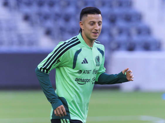 October 5, 2026, Los Angeles, California, USA: Roberto Alvarado 25 of Mexico during practice on Monday, October 5, 2026 at BMO Stadium in Los Angeles, California in preparation for an International Friendly, Länderspiel, Nationalmannschaft match against Chile on Tuesday October 6, 2026 at the Los Angeles Memorial Coliseum. ARIANA RUIZ PI Mexico press conference, PK, Pressekonferenz  - ZUMAp124 20261005_zaa_p124_018 Copyright: xArianaxRuizx