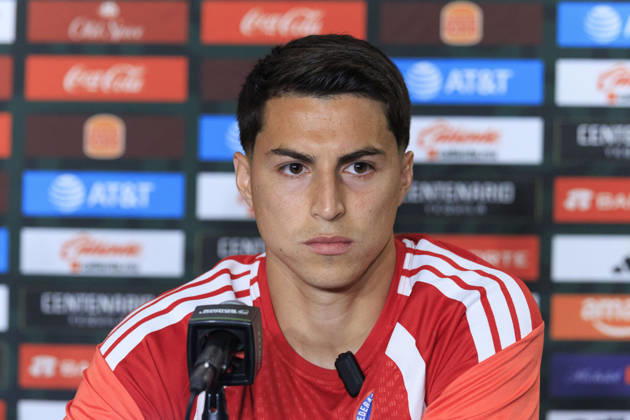 October 5, 2026, Los Angeles, California, USA: Jonathan Villagra 27 of Chile during an interview on Monday, October 5, 2026 at BMO Stadium in Los Angeles, California in preparation for an International Friendly, Länderspiel, Nationalmannschaft match against Mexico on Tuesday October 6, 2026 at the Los Angeles Memorial Coliseum. ARIANA RUIZ PI Chile press conference, PK, Pressekonferenz  - ZUMAp124 20261005_zaa_p124_028 Copyright: xArianaxRuizx