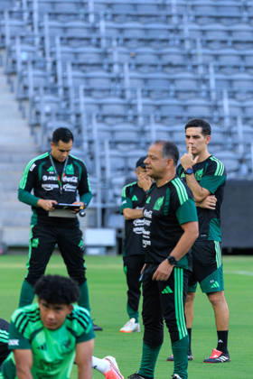 October 5, 2026, Los Angeles, California, USA: Head coach, Rafael Marquez of Mexico watches over his team during a practice on Monday, October 5, 2026 at BMO Stadium, in Los Angeles, California in preparation for an International Friendly, Länderspiel, Nationalmannschaft match against Chile on Tuesday October 6, 2026 at the Los Angeles Memorial Coliseum. JAVIER ROJAS PI Mexico press conference, PK, Pressekonferenz - ZUMAp124 20261005_zaa_p124_040 Copyright: xJavierxRojasx