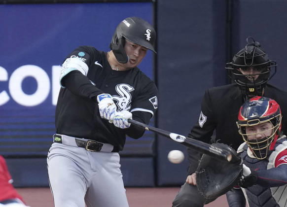 Baseball: Division Series between White Sox and Guardians Munetaka Murakami of the Chicago White Sox hits a single in the fourth inning of Game 2 of the American League Division Series against the Cleveland Guardians at Progressive Field in Cleveland, Ohio, on Oct. 5, 2026.  A14AA0005630242P