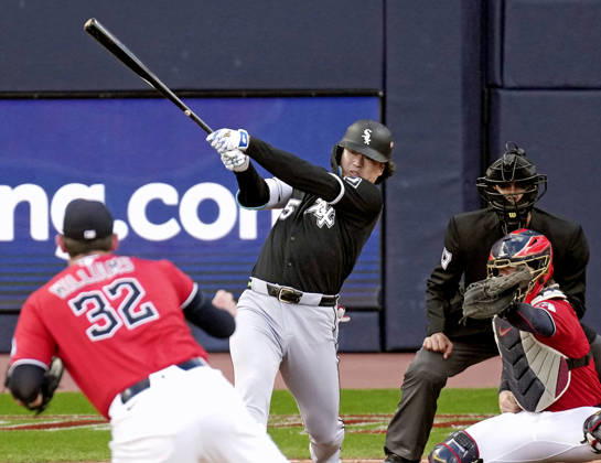 Baseball: Division Series between White Sox and Guardians Munetaka Murakami of the Chicago White Sox hits a single in the fourth inning of Game 2 of the American League Division Series against the Cleveland Guardians at Progressive Field in Cleveland, Ohio, on Oct. 5, 2026. A14AA0005630251P