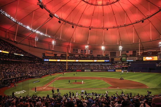 October 5, 2026, St. Petersburg, Florida, USA: A general image of the field glowing orange for the win after game two of the ALDS for the 2026 MLB, Baseball Herren, USA Playoffs between the Tampa Bay Rays and the New York Yankees on October 5, 2026 at Tropicana Field. The Rays beat the Yankees 5-2. St. Petersburg USA - ZUMAh180 20261005_zsp_h180_107 Copyright: xKimxHukarix