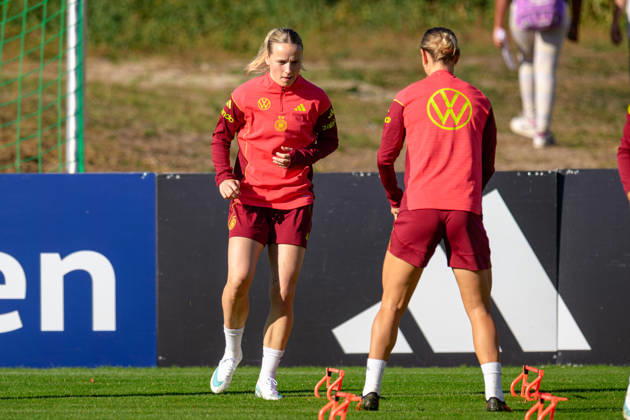 Soccer, National Team, Women, 20261006, Fraining DFB Women Pictured from left: Franziska Kett (Germany) and Klara Bühl (Germany), Eppelheim ASV, Eppelheim, Baden-Württemberg, Germany Copyright: Passion2Press MarkusxFischerx