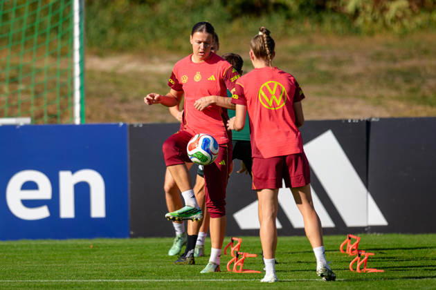 Soccer, National Team, Women, 20261006, Fraining DFB Women. Pictured, from left: Larissa Mühlhaus (Germany) and Sophia Kleinherne (Germany), Eppelheim ASV, Eppelheim, Baden-Württemberg, Germany Copyright: Passion2Press MarkusxFischerx