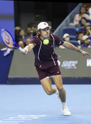 (261006) -- BEIJING, Oct. 6, 2026 -- Alex de Minaur of Australia hits a return during the men s singles final match against Novak Djokovic of Serbia at 2026 China Open tennis tournament in Beijing, China, Oct. 6, 2026. ) (SP)CHINA-BEIJING-TENNIS-CHINA OPEN-MEN S SINGLES-FINAL(CN) BaixXuefei