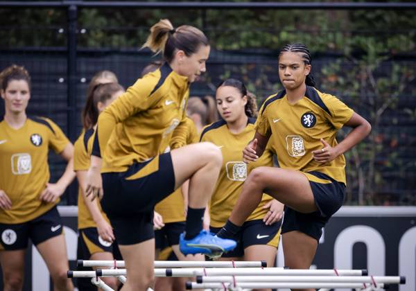 ZEIST - Esmee Brugts during a training session of the Dutch women s football team in preparation for the World Cup qualifying match against Hungary. ROBIN VAN LONKHUIJSEN ANP xVIxANPxSportx xxANPxIVx 571675698 originalFilename: 571675698.jpg
