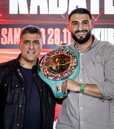 Düsseldorf, Germany, Oct. 6, 2026 Sükrü Aksu with Agit Kabayel Press Conference: Agit Kabayel (GER) vs. Nelson Hysa (ALB), Oct. 6, 2026