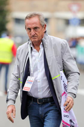 The Start Of The Tre Valli Varesine Women s Race 2026 In Busto Arsizio (VA) Emanuele Antonelli, mayor of Busto Arsizio, is at the start of the Tre Valli Varesine Women s race in Busto Arsizio, Italy, on October 6, 2026. Busto Arsizio Italy  Copyright: xRobertaxCorradinx originalFilename:corradin-notitle261006_np6u0.jpg