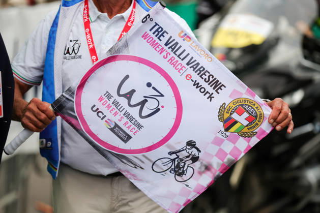 The Start Of The Tre Valli Varesine Women s Race 2026 In Busto Arsizio (VA) The official flag of Tre Valli Varesine is displayed at the start of the Tre Valli Varesine Women s race in Busto Arsizio, Italy, on October 6, 2026. Busto Arsizio Italy  Copyright: xRobertaxCorradinx originalFilename:corradin-notitle261006_npsh4.jpg