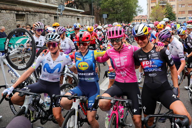 The Start Of The Tre Valli Varesine Women s Race 2026 In Busto Arsizio (VA) Cyclists line up at the start of the Tre Valli Varesine Women s race in Busto Arsizio, Italy, on October 6, 2026. Busto Arsizio Italy  Copyright: xRobertaxCorradinx originalFilename:corradin-notitle261006_npxuk.jpg
