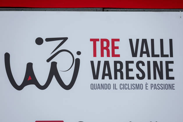 The Start Of The Tre Valli Varesine Women s Race 2026 In Busto Arsizio (VA) The logo of Tre Valli Varesine is displayed at the start of the Tre Valli Varesine Women s race in Busto Arsizio, Italy, on October 6, 2026. Busto Arsizio Italy  Copyright: xRobertaxCorradinx originalFilename:corradin-notitle261006_npXXi.jpg