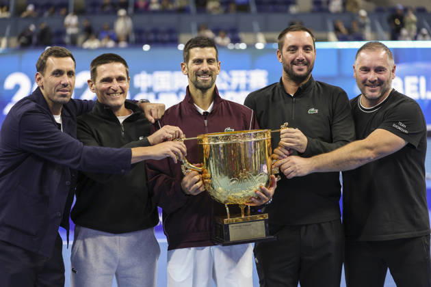 (261006) -- BEIJING, Oct. 6, 2026 -- Winner Novak Djokovic of Serbia poses for photos with his team staff after the awarding ceremony for the men s singles final at 2026 China Open tennis tournament in Beijing, China, Oct. 6, 2026. ) (SP)CHINA-BEIJING-TENNIS-CHINA OPEN-MEN S SINGLES-AWARDING CEREMONY(CN) BaixXuefei