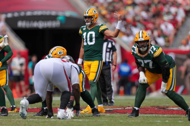 Oct 4, 2026; Tampa, FL, USA; Green Bay Packers quarterback Jordan Love (10) gestures from the line of scrimmage during the NFL, American Football Herren, USA game between the Green Bay Packers and Tampa Bay Buccaneers at Raymond James Stadium. Mandatory Credit: Taylor McFee-Cal Media Tampa USA - ZUMAc04_ 20261004_zma_c04_648 Copyright: xTaylorxMcfeex