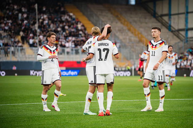 U-21 European Championship Qualifier: Germany vs. Georgia, October 6, 2026 – GOAL, CELEBRATION after Noah Darvich (Germany, 17) scores the 1-0 goal, pictured here with Aljoscha Kemlein (Germany, 16) and Dženan Pejcinovic, Germany, 11 Soccer, U-21 European Championship Qualifiers, Matchday 10: Germany vs. Georgia on October 6, 2026, Bielefeld DFB REGULATIONS PROHIBIT ANY USE OF PHOTOGRAPHS AS IMAGE SEQUENCES AND OR QUASI-VIDEO Copyright: xBEAUTIFULxSPORTS Tonhäuserx