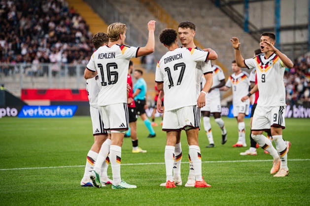 U-21 European Championship Qualifier: Germany vs. Georgia, October 6, 2026 – GOAL, CELEBRATION after Noah Darvich (Germany, 17) scores the 1-0 goal, pictured here with Aljoscha Kemlein (Germany, 16) and Dženan Pejcinovic, Germany, 11 Soccer, U-21 European Championship Qualifiers, Matchday 10: Germany vs. Georgia on October 6, 2026, Bielefeld DFB REGULATIONS PROHIBIT ANY USE OF PHOTOGRAPHS AS IMAGE SEQUENCES AND OR QUASI-VIDEO Copyright: xBEAUTIFULxSPORTS Tonhäuserx