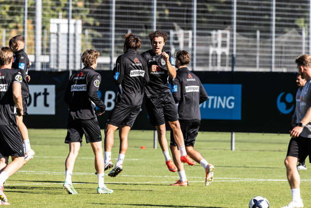 SSV Ulm 1846 Soccer Practice with Alois Schwartz, Soccer, Regionalliga Südwest, Ulm Training Field, October 6, 2026, from left: Masaaki Takahara, SSV Ulm 1846 Soccer, 23, Leander Nicolas Popp, SSV Ulm 1846 Soccer, 33. SSV Ulm 1846 Soccer Training with Alois Schwartz, Soccer, Southwest Regional League, Ulm Training Field, October 26, 2006. Photo by Lucca Fundel, Ulm Training Field, Baden-Württemberg, Germany