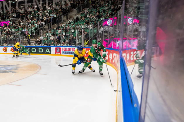 October 6, 2026: Calle Andersson of Davos and Linus Sandin of Rögle during the CHL game between Rögle and Davos on October 6, 2026 in Ängelholm. Photo by Niclas Jönsson, BILDBYRAN COP 273 NO0449. ice hockey, CHL, Champions Hockey League, Rögle, Davos, Rögle BBENG, ice hockey, CHL, Champions Hockey League, Rögle, Davos, Rögle BBENG Copyright: NICLASxJÖNSSON BB261006NO010