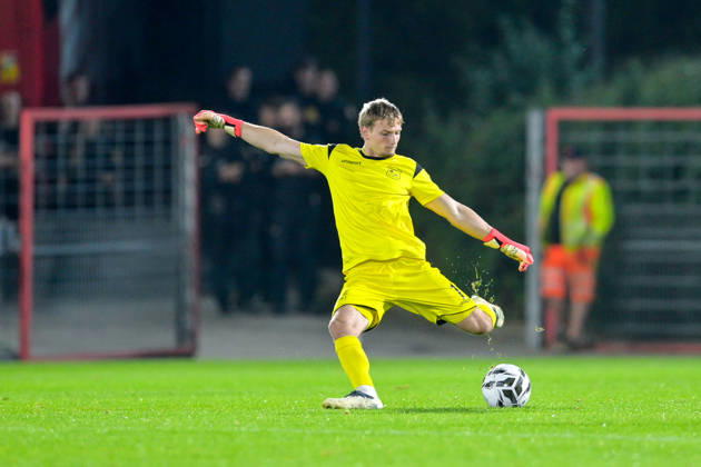 Erio Avdija, Goalkeeper, Unterhaching, 1 with the ball, Isolated shot, Single frame, Action, 10 06 2026, Unterhaching, Germany, Soccer, BFV Association Cup, Quarterfinals, SpVgg Unterhaching vs. SSV Jahn Regensburg xslx