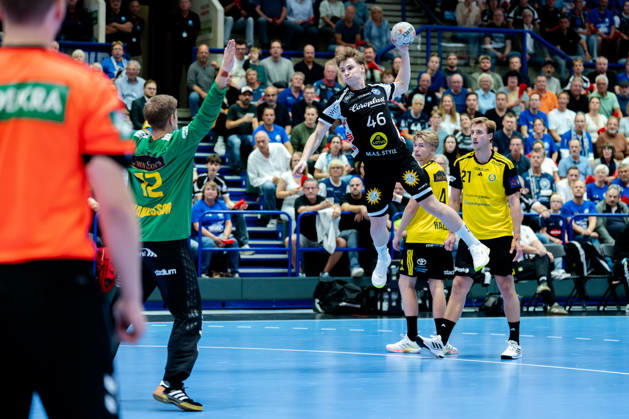 Solingen, October 6, 2026, Handball, Men s, EHF, European League, Group Stage, Matchday 2, 2026–2027, Bergischer HC vs. IK Sävehof, Julian Fuchs (Bergischer HC) with 46 shots on goal against Peter Johannesson (IK Sävehof), 12