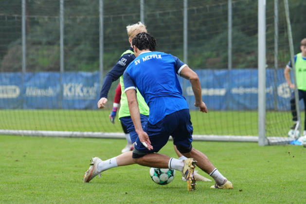 German Soccer, Training Session, 3rd Division, 2026–2027 Season, NVB Campus, SV Meppen, Tuesday, October 6, 2026, morning practice: Niclas Nadj (SV Meppen, No. 40) dribbling past Luca Prasse (SV Meppen, No. 31) Copyright: xLennxLübbersx