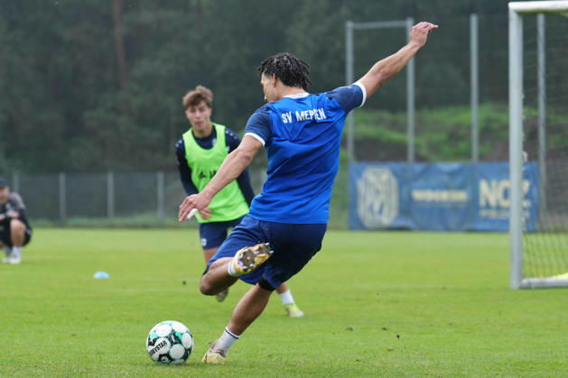 German Soccer, Training Session, 3rd Division, 2026–2027 Season, NVB Campus, SV Meppen, Tuesday, October 6, 2026, Morning Training: Niclas Nadj (SV Meppen, No. 40) takes a shot Copyright: xLennxLübbersx