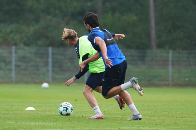 German Soccer, Training Session, 3rd Division, 2026–2027 Season, NVB Campus, SV Meppen, Tuesday, October 6, 2026, morning practice: Dominique Domröse (SV Meppen), 2, in a sprint duel with Stefan Rankin (SV Meppen), 33 Copyright: xLennxLübbersx