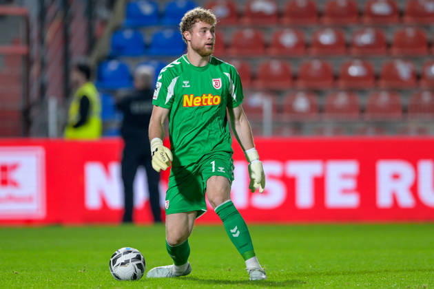 Hannes Hermann, goalkeeper, Regensburg, 1 on the ball, free kick, single frame, action, 10 06 2026, Unterhaching, Germany, soccer, BFV Association Cup, quarterfinals, SpVgg Unterhaching vs. SSV Jahn Regensburg xslx