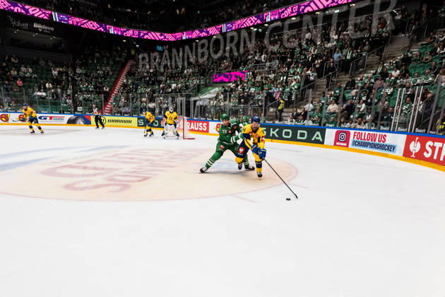 October 6, 2026: Daniel Zaar of Rögle and Valentin Nussbaumer of Davos during the CHL game between Rögle and Davos on October 6, 2026 in Ängelholm. Photo by Niclas Jönsson, BILDBYRAN COP 273 NO0449. ice hockey, CHL, Champions Hockey League, Rögle, Davos, Rögle BBENG, ice hockey, CHL, Champions Hockey League, Rögle, Davos, Rögle BBENG Copyright: NICLASxJÖNSSON BB261006NO026