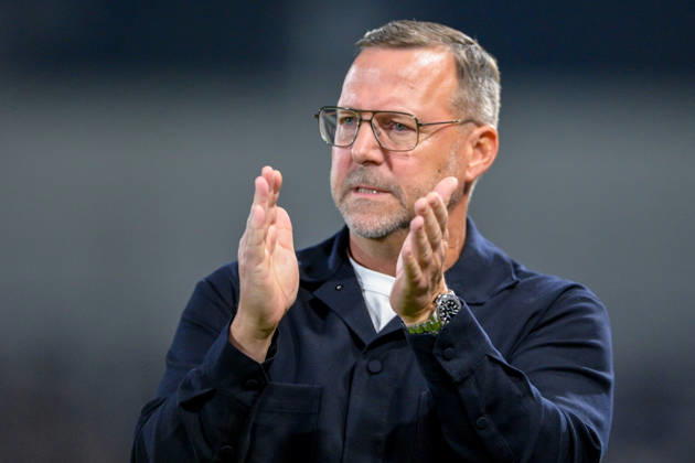 Coach Sascha Hildmann, head coach of Regensburg, gives instructions, gesticulates with his arms, single frame, action, October 6, 2026, Unterhaching, Germany, soccer, BFV Association Cup, quarterfinals, SpVgg Unterhaching vs. SSV Jahn Regensburg xslx