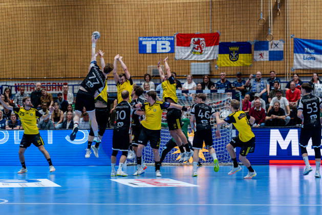 Solingen, October 6, 2026, Handball, Men s, EHF, European League, Group Stage, Matchday 2, 2026–2027, Bergischer HC vs. IK Sävehof, Johannes Wasielewski (Bergischer HC), 77 on a shot from the backcourt