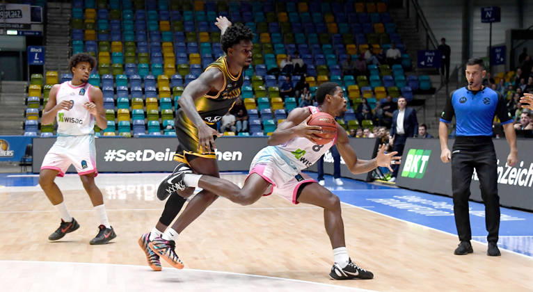 October 6, 2026, xokbx, Basketball BKT Europe Cup, Skyliners Frankfurt vs. Siauliai Basketball, William Christmas (Fraport Skyliners Frankfurt), Kassim Nicholson (Siauliai Basketball), Head-to-Head, Frankfurt Showdown