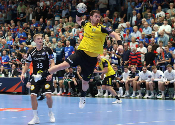 v l Zeb Bjerneld Bergischer HC 33, Tom Poyet IK Saevehof 07 GER, Bergischer HC06 vs. IK Saevehof, Handball, EHF Europa League 2026–27, Matchday 2, 2026–2027 Season, October 6, 2026 GER, Bergischer HC06 vs. IK Saevehof, Handball, EHF Europa League 2026–27, Matchday 2, 2026–2027 season, October 6, 2026 Solingen Mitte Copyright: xEibner-Pressefoto ThomasxStoeckerx EP_TSR