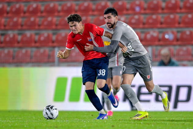 From left: Constantin Strunz (Unterhaching), 38; Nassim Boujellab (Regensburg), 10; in a one-on-one, duel, tackle; dynamic, action, October 6, 2026, Unterhaching, Germany, soccer, BFV Association Cup, quarterfinals, SpVgg Unterhaching vs. SSV Jahn Regensburg xslx