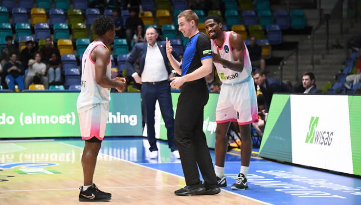 October 6, 2026, xokbx, Basketball BKT Europe Cup, Skyliners Frankfurt vs. Siauliai Basketball: Isaiah Swope (Fraport Skyliners Frankfurt), William Christmas (Fraport Skyliners Frankfurt), facial expressions, body language, emotion, frustration, dissatisfaction with the referee (Frankfurt)