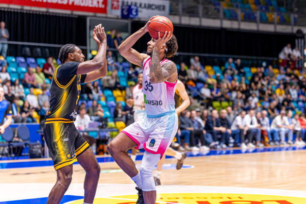 FRANKFURT AM MAIN, GERMANY - OCTOBER 6: Roman Bedime (Skyliners Frankfurt, 35) with ball during the BKT EuroCup 2026 27, match between Frankfurt Skyliners vs. BC Siauliai at Suewag Energie Arena on October 6, 2026 in Frankfurt am Main, Germany. Hessen Germany Copyright: xBEAUTIFULxSPORTS Freudensteinx