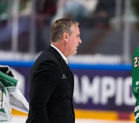 October 6, 2026: Rögle head coach Dan Tangnes during the CHL game between Rögle and Davos on October 6, 2026 in Ängelholm. Photo by Niclas Jönsson, BILDBYRAN COP 273 NO0449. ice hockey, CHL, Champions Hockey League, Rögle, Davos, Rögle BBENG, ice hockey, CHL, Champions Hockey League, Rögle, Davos, Rögle BBENG Copyright: NICLASxJÖNSSON BB261006NO043