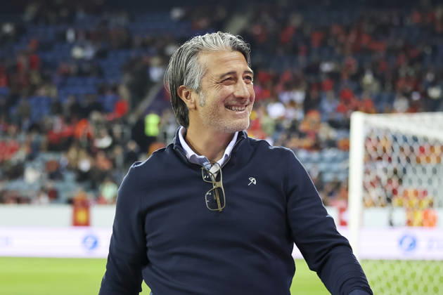 Murat Yakin of Switzerland, coach, with the fans before kickoff, Switzerland, UEFA, Nations League, Matchday 4, Switzerland vs. North Macedonia, October 6, 2026, Lucerne Swissporarena, Switzerland Copyright: xGrantxHubbsx