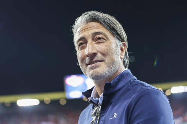 Murat Yakin, Switzerland, coach addressing the fans before kickoff, Switzerland, UEFA, Nations League, Matchday 4, Switzerland vs. North Macedonia, October 6, 2026, Swissporarena, Lucerne, Switzerland Copyright: xGrantxHubbsx