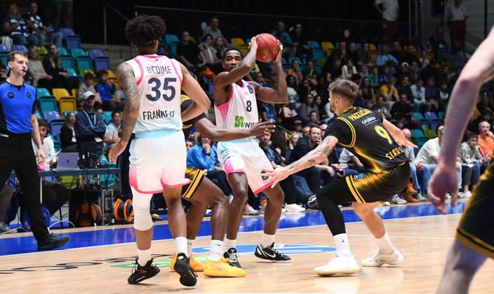 October 6, 2026, xokbx, Basketball BKT Europe Cup, Skyliners Frankfurt vs. Siauliai Basketball, William Christmas (Fraport Skyliners Frankfurt), Roman Bedime (Fraport Skyliners Frankfurt), Cedric Henderson, Siauliai Basketball, Maertynas Pacevicius, Siauliai Basketball, Head-to-head matchup, Frankfurt