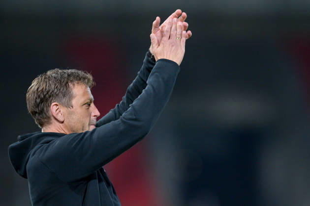 Coach Holger Seitz of Unterhaching gives instructions, gesticulates with his arms, single frame, action, October 6, 2026, Unterhaching, Germany, soccer, BFV Association Cup, quarterfinals, SpVgg Unterhaching vs. SSV Jahn Regensburg xslx