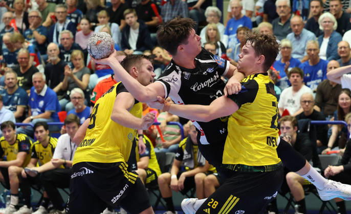 From left: Birgir Steinn Jonsson, IK Saevehof 08; Soeren Steinhaus, Bergischer HC 53; Janne Delkvist IK Saevehof 28 GER, Bergischer HC06 vs. IK Saevehof, Handball, EHF Europa League 2026–27, Matchday 2, 2026–2027 Season, October 6, 2026 GER, Bergischer HC 06 vs. IK Saevehof, Handball, EHF Europa League 2026–27, Matchday 2, 2026–2027 season, October 6, 2026 Solingen Mitte Copyright: xEibner-Pressefoto ThomasxStoeckerx EP_TSR