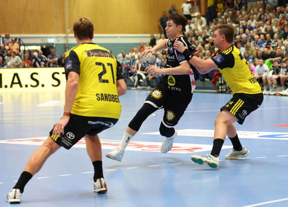 From left: David Sandberg (IK Saevehof 21), Soeren Steinhaus (Bergischer HC 53), Tobias Trommler (IK Saevehof 14 GER), Bergischer HC 06 vs. IK Saevehof, Handball, EHF Europa League 2026–27, Matchday 2, 2026–2027 season, October 6, 2026 GER, Bergischer HC06 vs. IK Saevehof, Handball, EHF Europa League 2026–27, Matchday 2, 2026–2027 season, October 6, 2026 Solingen Mitte Copyright: xEibner-Pressefoto ThomasxStoeckerx EP_TSR