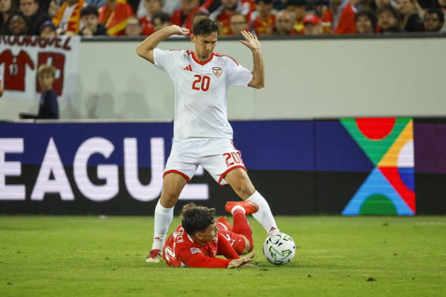 Fabian Rieder of Switzerland, 22, and Dimitar Mitrovski of North Macedonia, 20, in a one-on-one battle; Switzerland, UEFA, Nations League, Matchday 4, Switzerland vs. North Macedonia, October 6, 2026, Swissporarena, Lucerne, Switzerland Copyright: xGrantxHubbsx