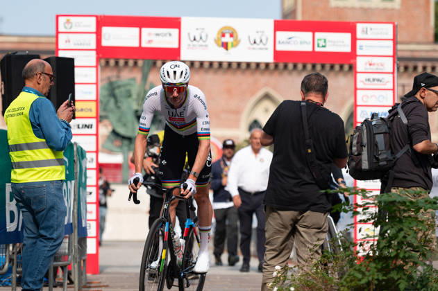 IPA89374883 - Brandon Mcnulty of UAE TEAM EMIRATES XRG at the start of the 2026 Tre Valli Varesine in Busto Arsizio, Italy, on October 6, 2026  Copyright: xSilviaxColombo IPAxSportx xx IPA89374883